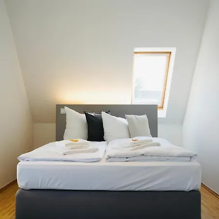 Marktplatz Apartments- 7 Personen- 2 Kuechen- 2 Baeder- Waschmaschine- Parkplatz * Wolfsburg