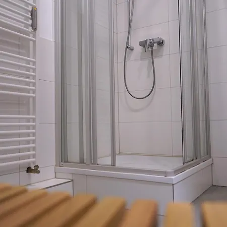 Marktplatz Apartments- 7 Personen- 2 Kuechen- 2 Baeder- Waschmaschine- Parkplatz